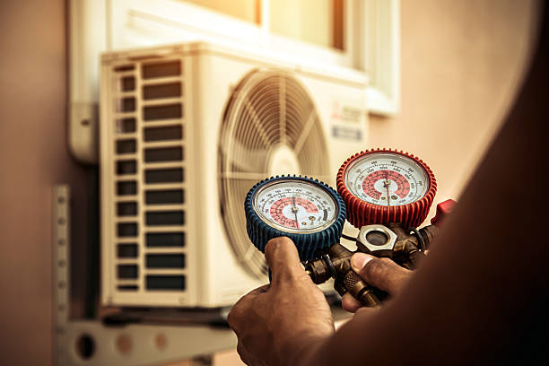 Professional Ac Installation technician working in Mount Summit, IN